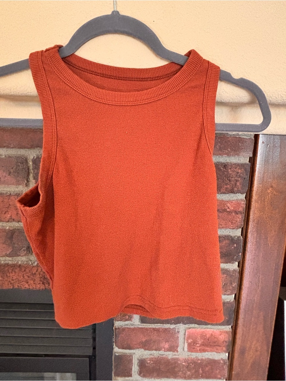 Amazon Essentials Ribbed Cropped Tank Top - Rust Orange